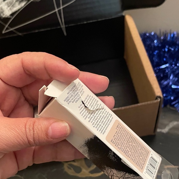 Fenty Beauty Gloss Bomb in Miss Jelly Fish - Picture 5 of 6